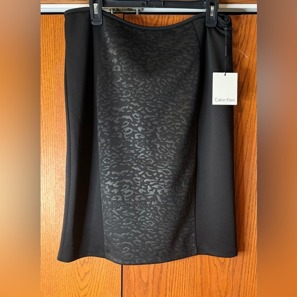 NWT Calvin Klein Animal Print Black Skirt Size 12 Lined Zipper Hook And Eye
